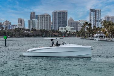 39' Solaris Power 2024 Yacht For Sale